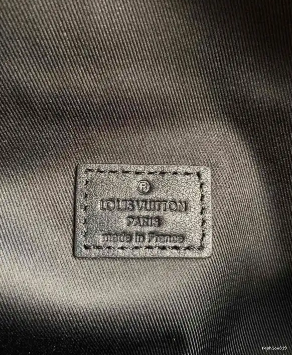 DISCOVERY BUMBAG LOUIS VUITTON 0402